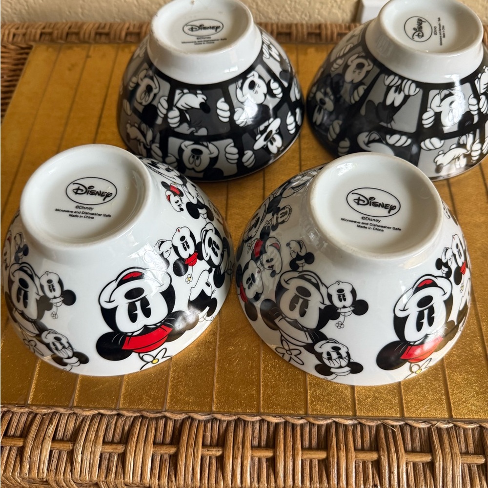 New x4 Disney, Mickey Mouse, Minnie, mouse salad, soup, dessert bowls❤️